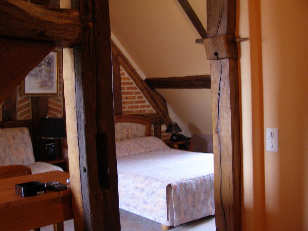 Logis Auberge A La Tete De Lard Ла-Ферте-Эмбо Экстерьер фото