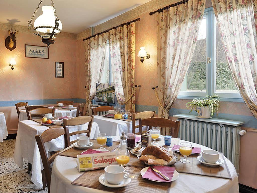 Logis Auberge A La Tete De Lard Ла-Ферте-Эмбо Экстерьер фото