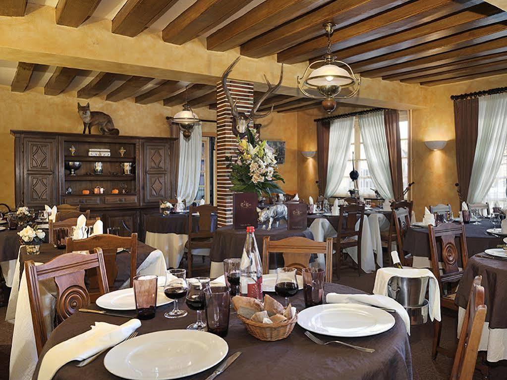Logis Auberge A La Tete De Lard Ла-Ферте-Эмбо Экстерьер фото